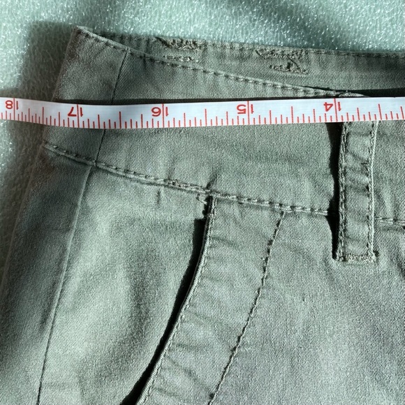 Sage Green Cargo Capris/10 - Picture 11 of 16